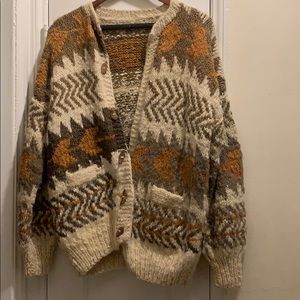 Artisanal hand made wool sweater with pockets